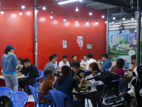 Khách Vào Buổi Tối