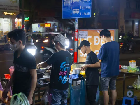 Nhân Viên Của Quán